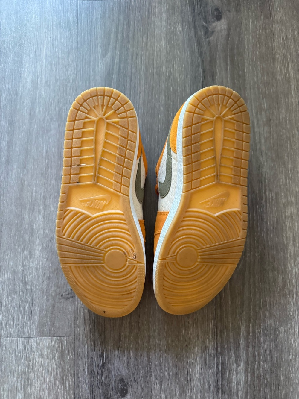 Men’s Air Jordan 1 Low SE “Light Curry” Size 10 - Picture 5 of 7
